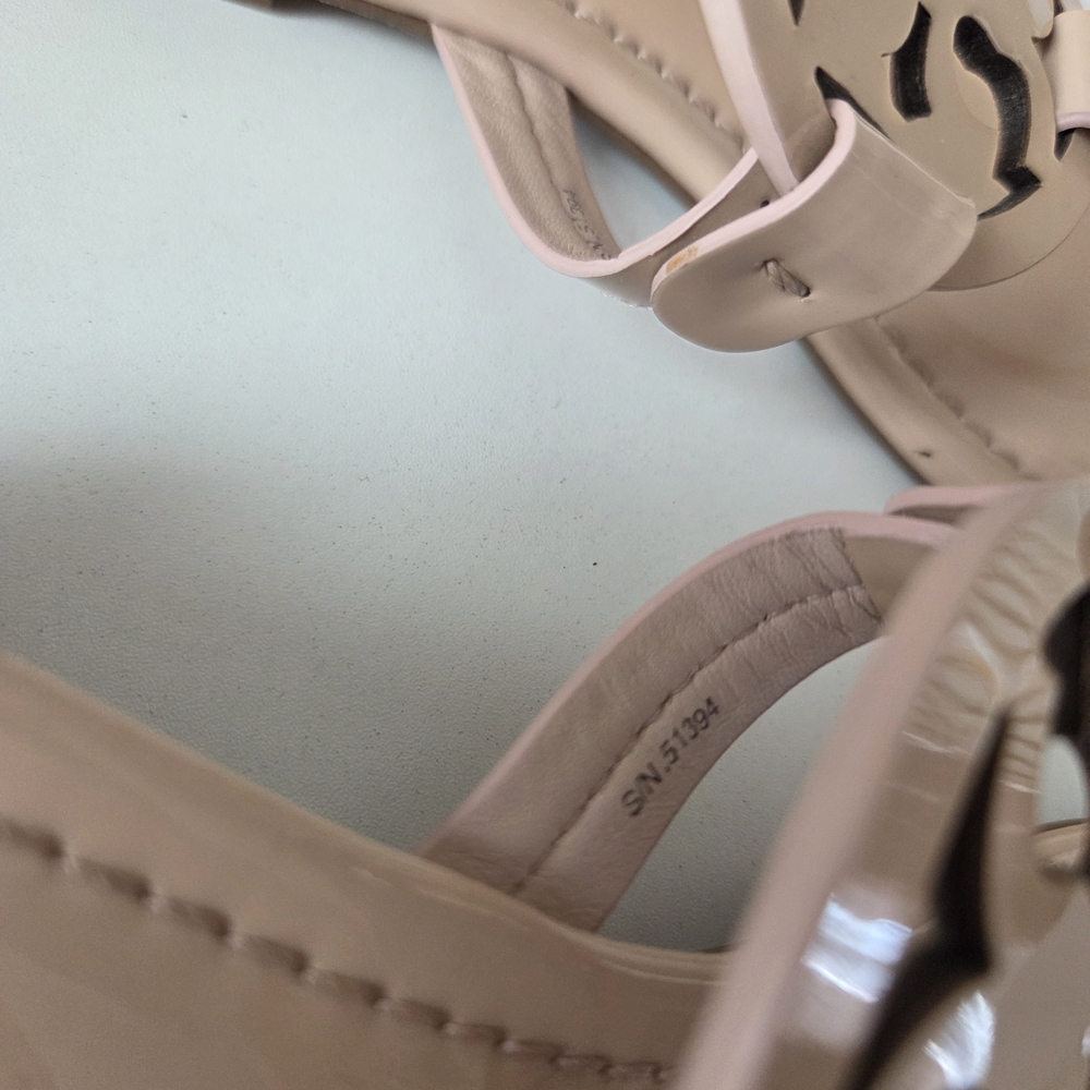 Tory Burch Leather  Sandals 7 Beige Nude Used Like New Condition - Picture 9 of 11